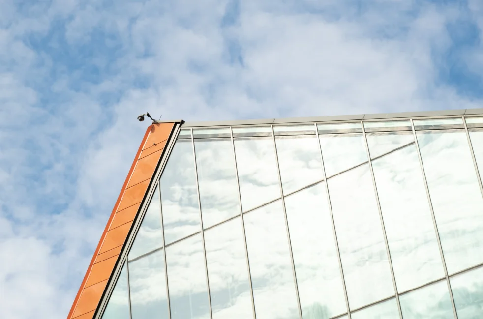 اسقف زجاجية  هرمية